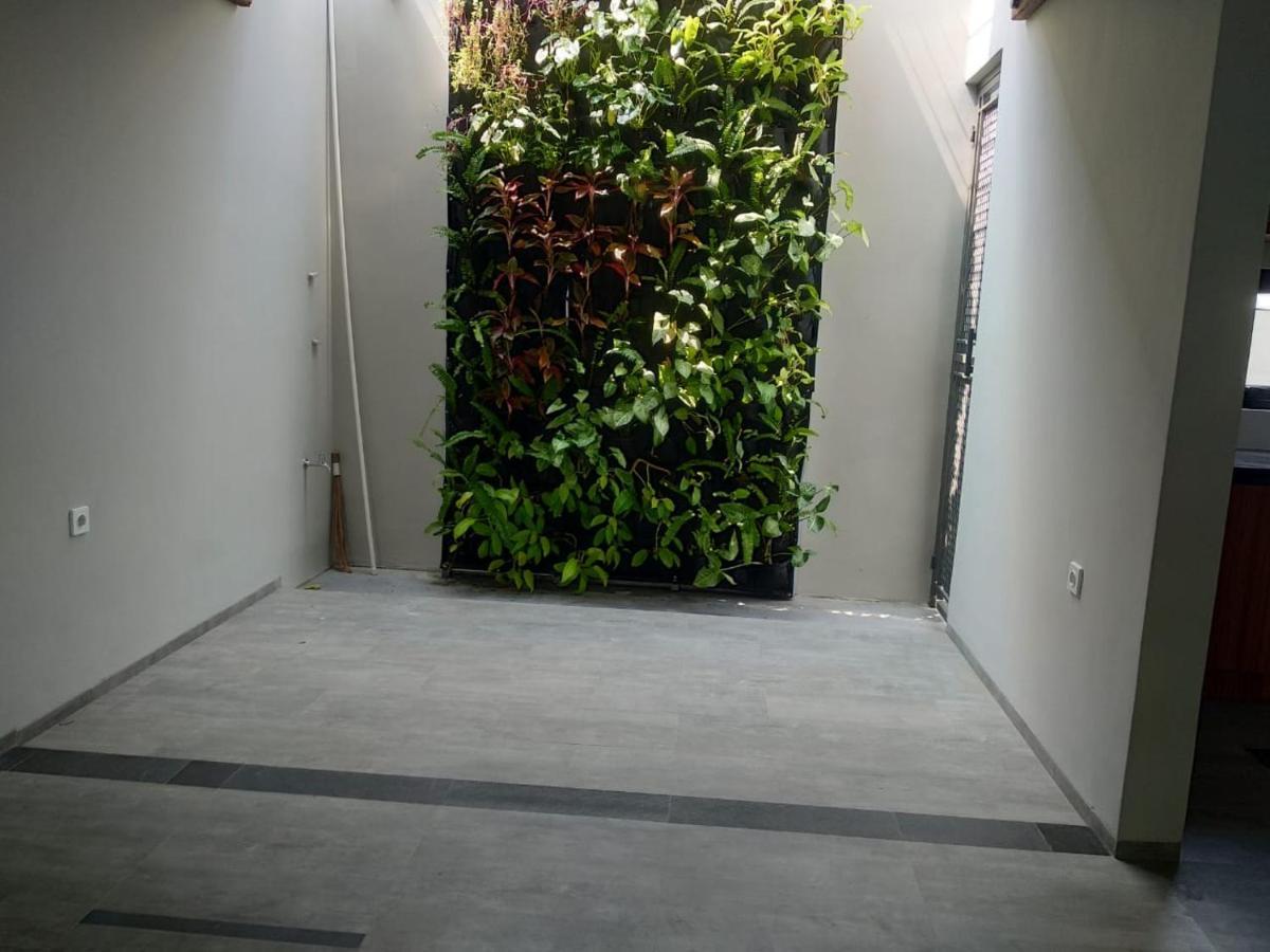 Reddoorz Plus Near Radio Dalam 3 Джакарта Екстер'єр фото