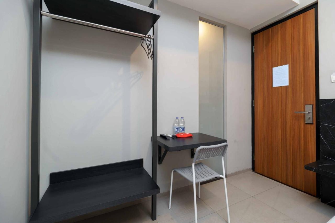 Reddoorz Plus Near Radio Dalam 3 Джакарта Екстер'єр фото