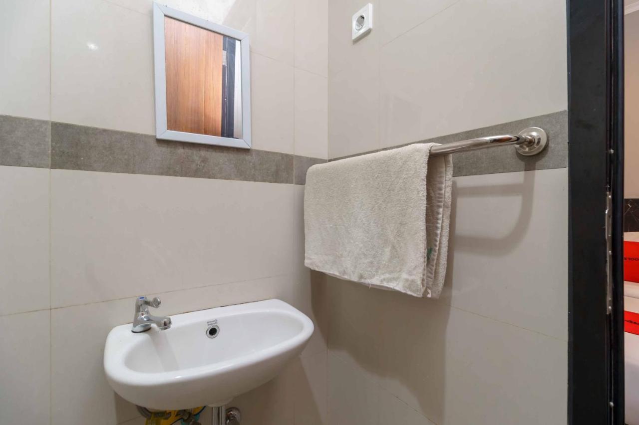 Reddoorz Plus Near Radio Dalam 3 Джакарта Екстер'єр фото