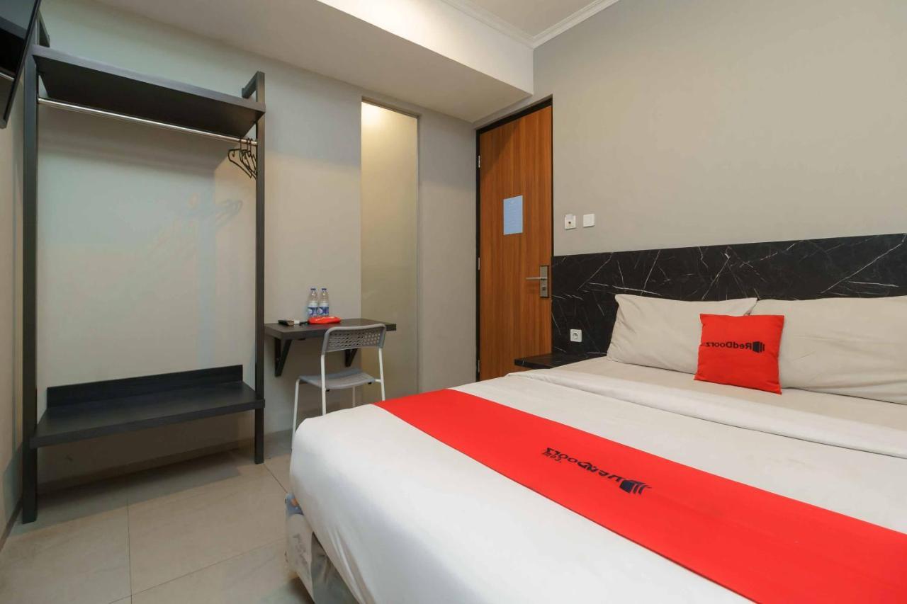 Reddoorz Plus Near Radio Dalam 3 Джакарта Екстер'єр фото