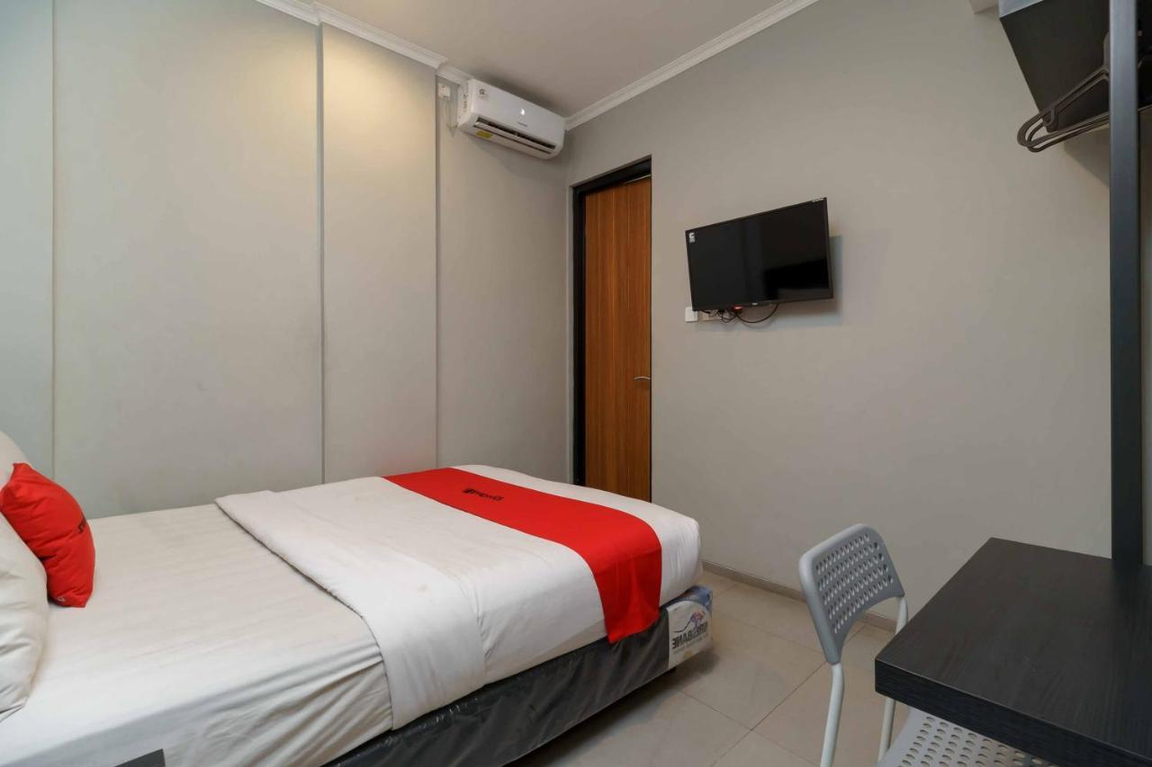 Reddoorz Plus Near Radio Dalam 3 Джакарта Екстер'єр фото